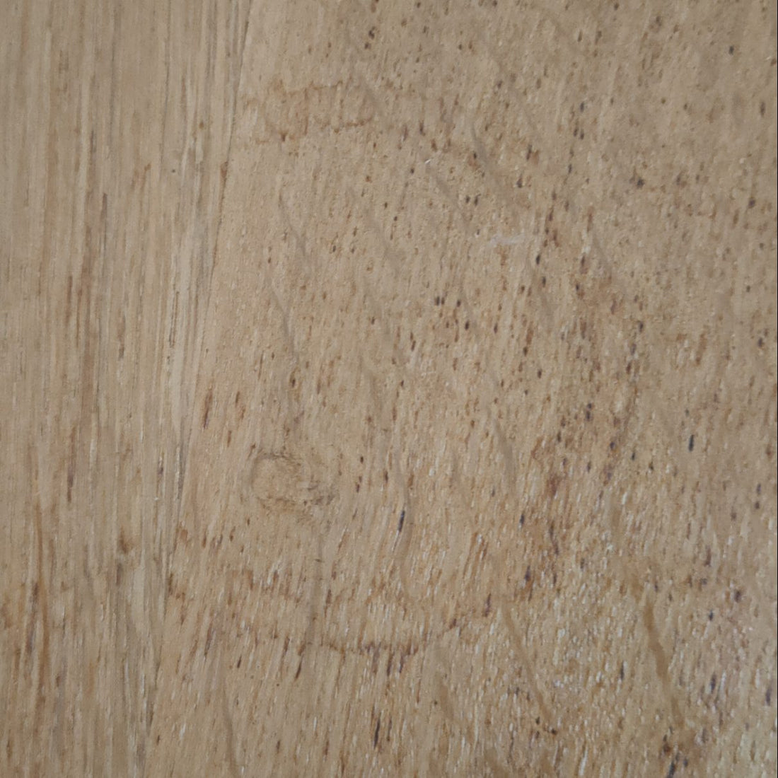 Wie bekommt man Flecken auf Holz weg? – Effektive Tipps und Tricks zur Holzpflege