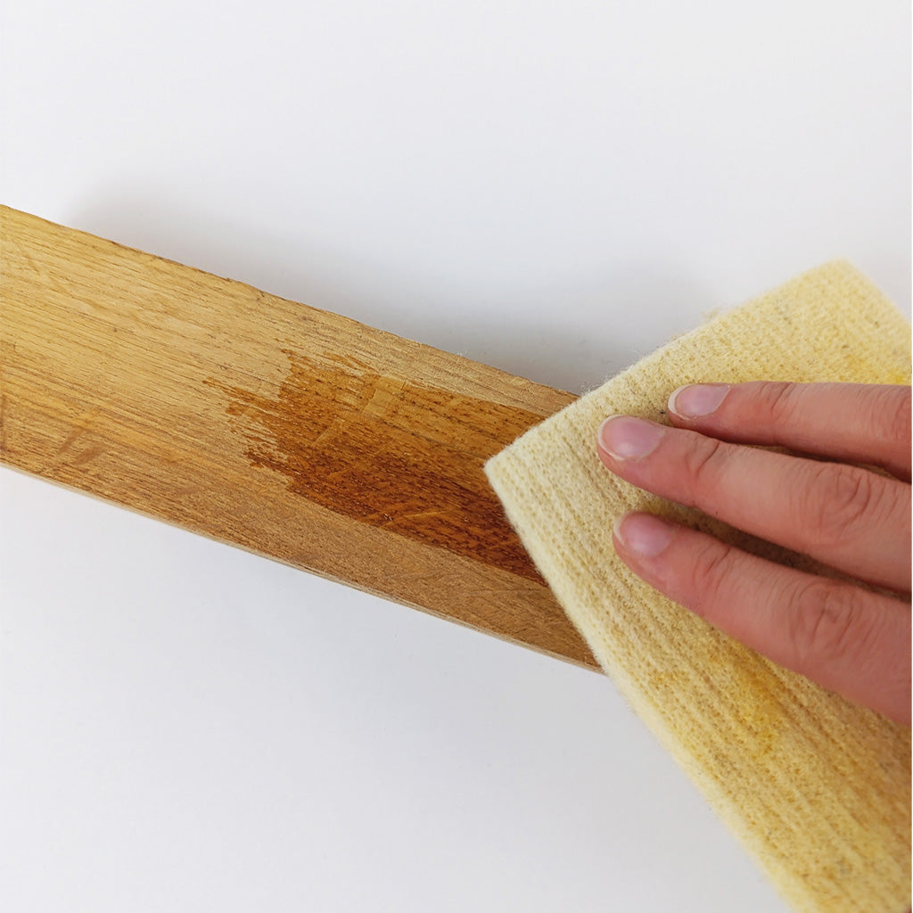 Geöltes Holz vs. lackiertes Holz: Warum natürliche Öle die bessere Wahl sind!