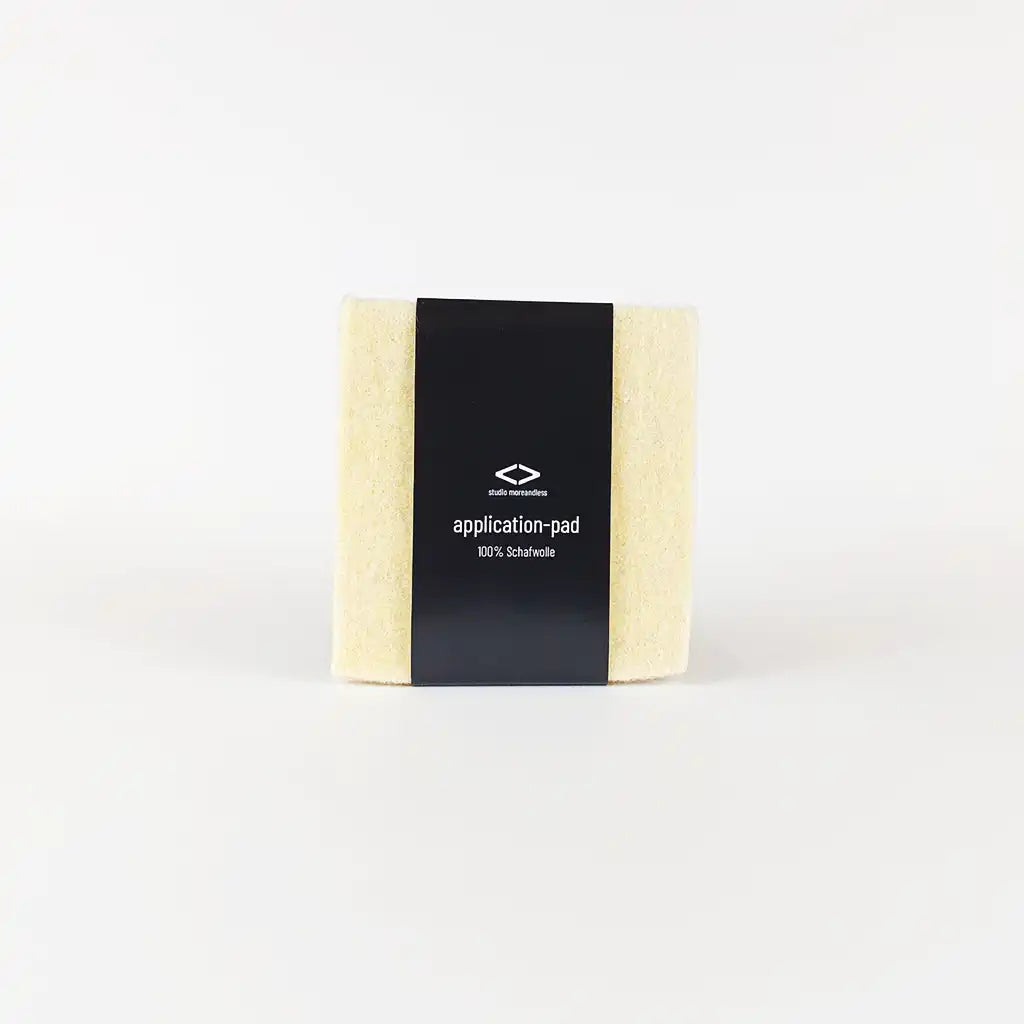 Produktfoto des application pad – das perfekte Werkzeug für eine gleichmäßige und einfache Anwendung von premium wood elixir und premium wood wax auf Holzoberflächen