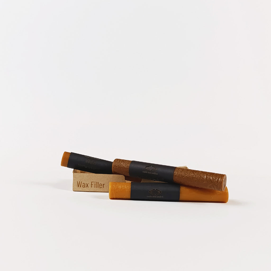 Produktfoto des wax filler Triple Sets – drei natürliche Wachsfarbtöne für die effektive Reparatur von Holzoberflächen