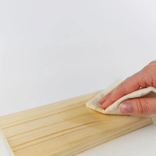 Wie pflege ich bereits behandeltes Holz richtig?