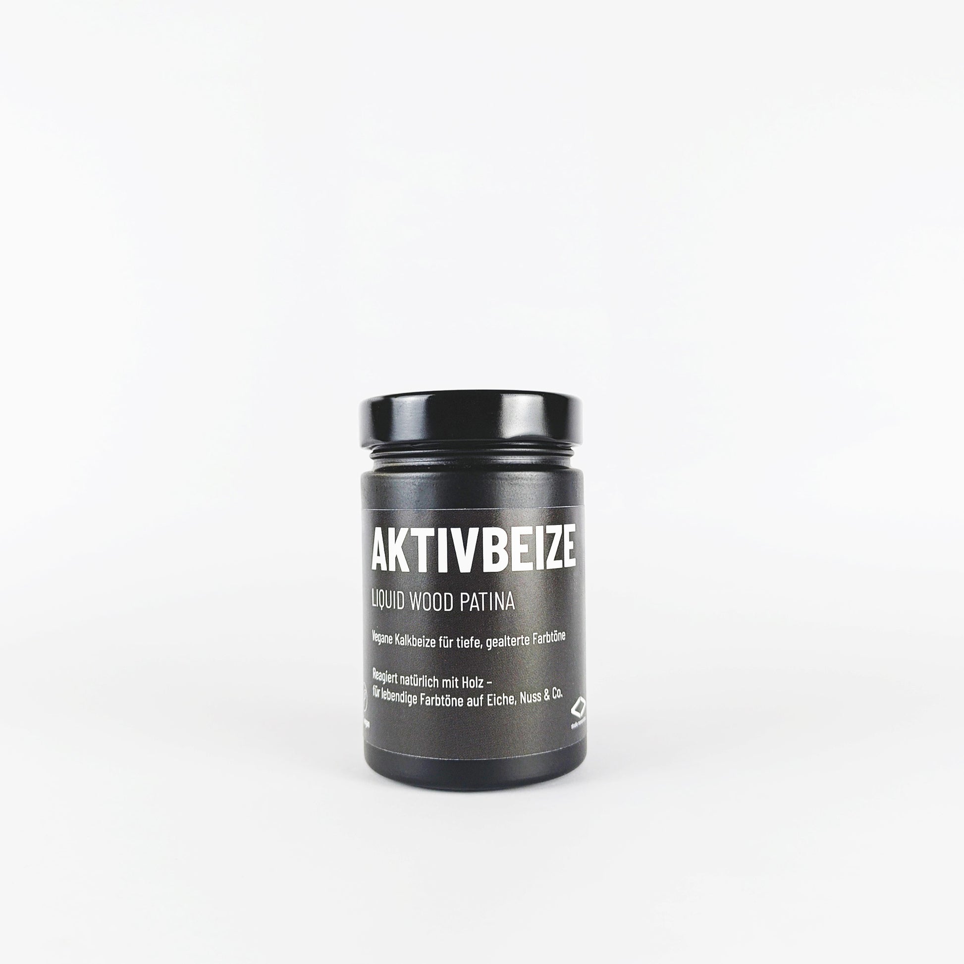 Natürliche Holzbeize auf Kalkbasis – liquid wood patina von studio moreandless – tiefenwirksame, vegane Beize für nachhaltige Holztönung in authentischem Naturton.