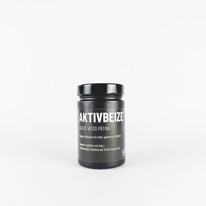 Natürliche Holzbeize auf Kalkbasis – liquid wood patina von studio moreandless – tiefenwirksame, vegane Beize für nachhaltige Holztönung in authentischem Naturton.