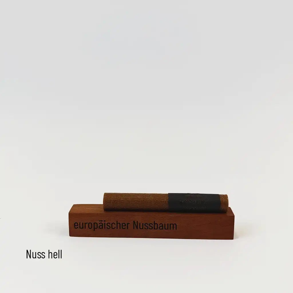 Produktfoto des wax filler in Farbton Nuss Hell – natürliche Reparaturwachs-Lösung für die Reparatur von hellbraunen Holzoberflächen wie Nussbaum