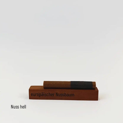 Produktfoto des wax filler in Farbton Nuss Hell – natürliche Reparaturwachs-Lösung für die Reparatur von hellbraunen Holzoberflächen wie Nussbaum