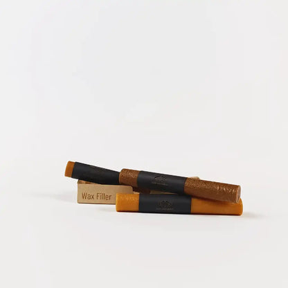 Produktfoto des wax filler triple Sets – drei natürliche Farbtöne zur sicheren Reparatur von Rissen und Kratzern in Holzoberflächen