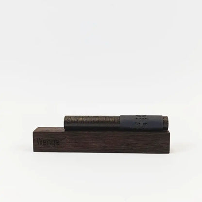 Produktfoto des wax filler in Farbton Wenge – natürliche Lösung zur Reparatur dunkler Holzrisse und Kratzer in Möbeloberflächen